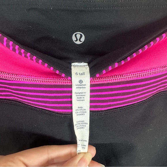 LULULEMON black and pink Reverse Groove reversible bike shorts 6 TALL - Picture 8 of 8